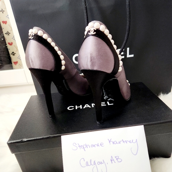 CHANEL Shoes - SOLD 🌸🌸 CHANEL Pearl & Satin Pumps